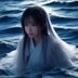 赤裸羔羊主演陈思远在舞台上全情投入表演，眼神深邃充满情感张力